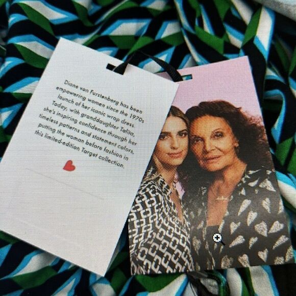 DVF Green Geometric Print Wrap Dress 👗 Chic & Polished! Great for Travel 🧳 ✈️ - Picture 7 of 17